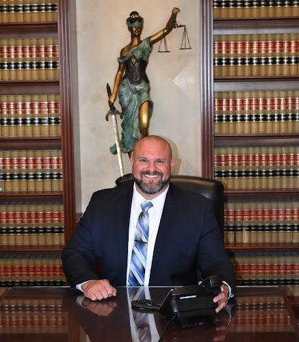 Negocio Mcavoy Amaya & Revero, Attorneys
