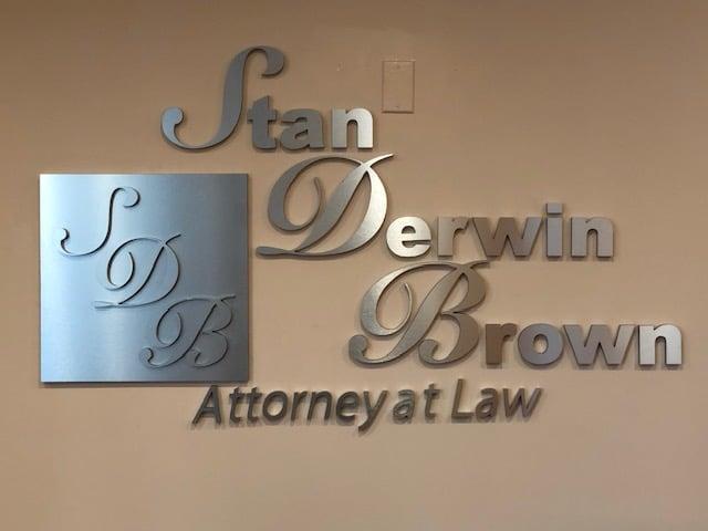 Negocio Stan Derwin Brown Law Office, Llc