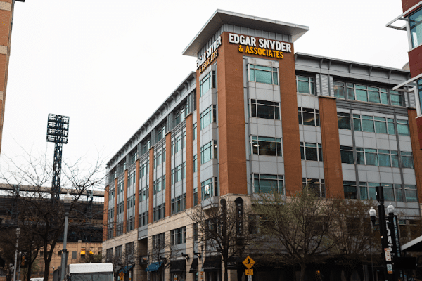 Negocio Edgar Snyder & Associates